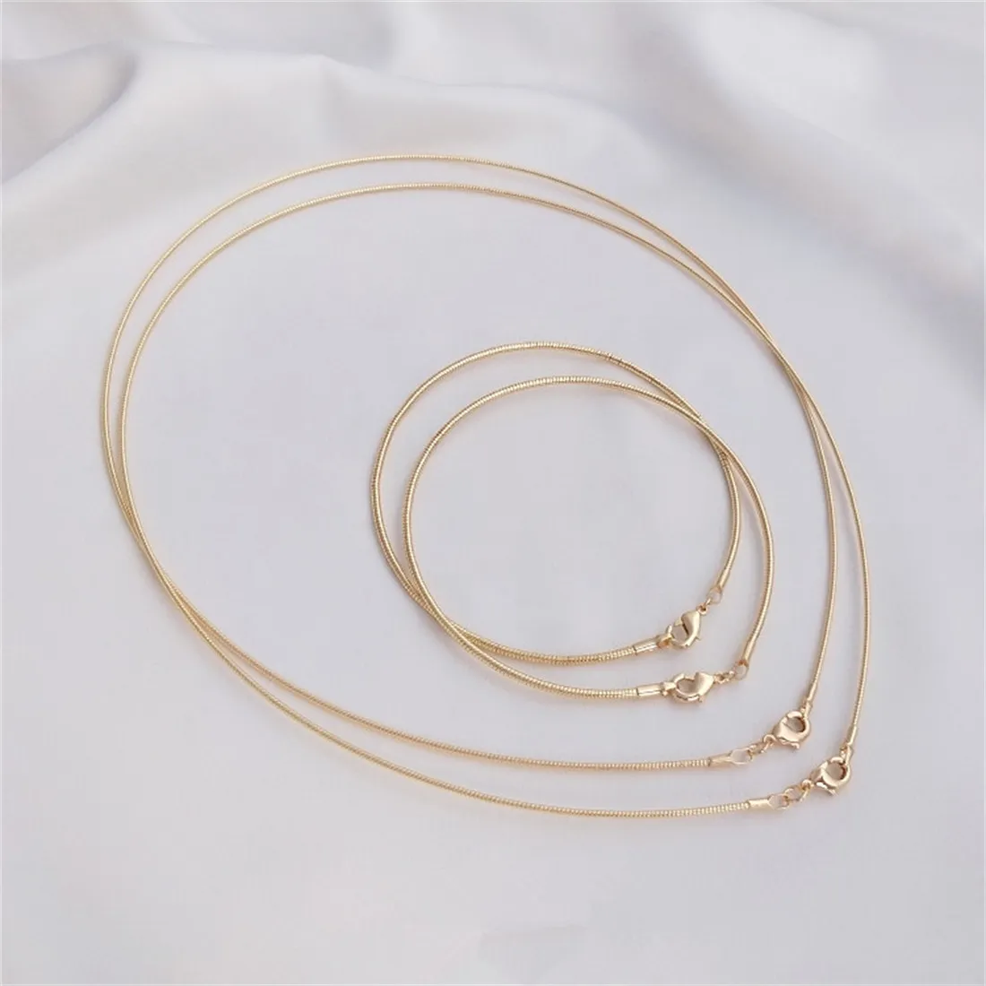 Memory Wire Bracelet - 14-каратное золотого цвета, браслет с эффектом